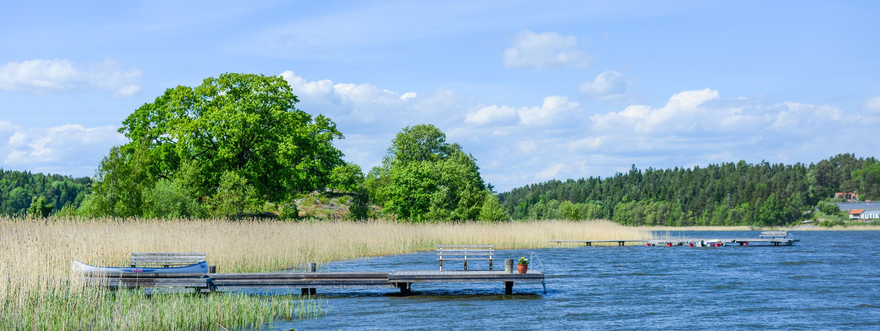 Picture of Mälaren, a jetty and a kayak